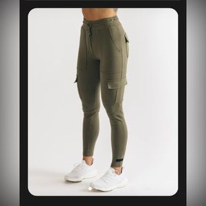 NEVER WORN-Alphalete Women’s Identity Cargo Joggers